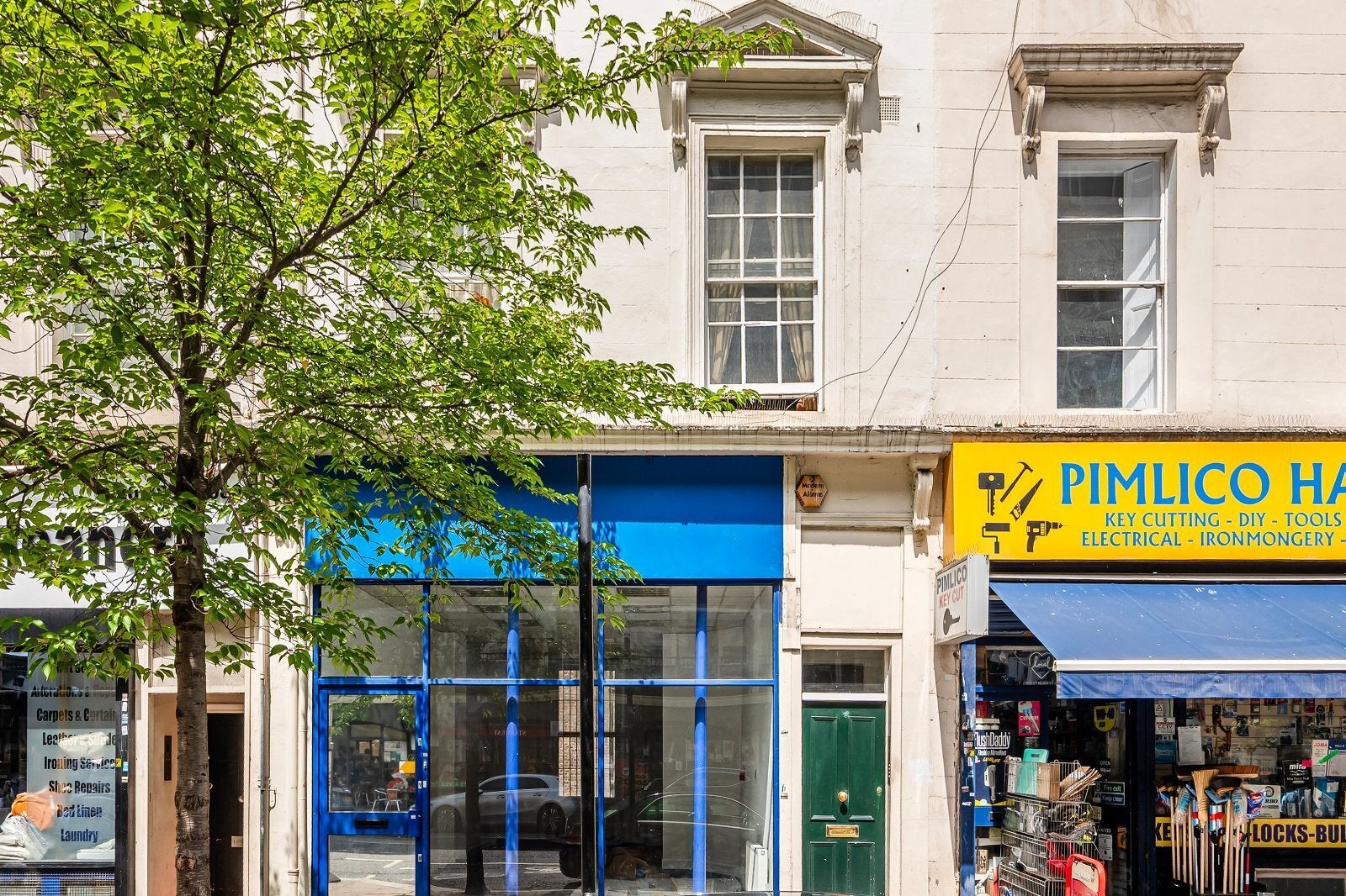 Flat Lupus Street in City of Westminster