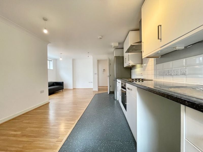 Flat Phelp Street in Greater London