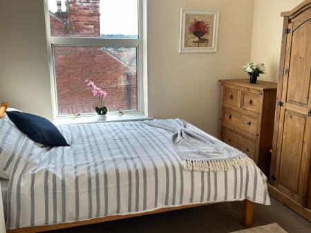 Room Monks Road in Lincoln