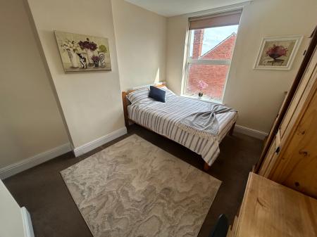 Room Monks Road in Lincoln