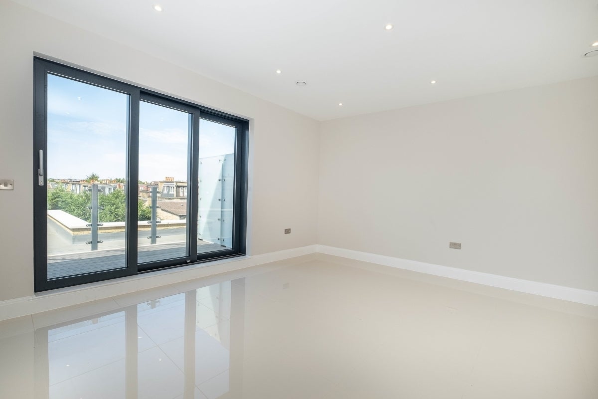 Flat Merton Road in Greater London
