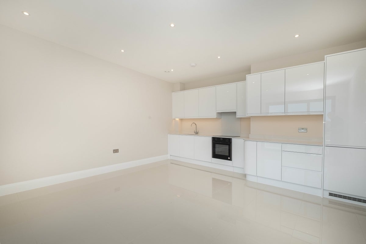Flat Merton Road in Greater London