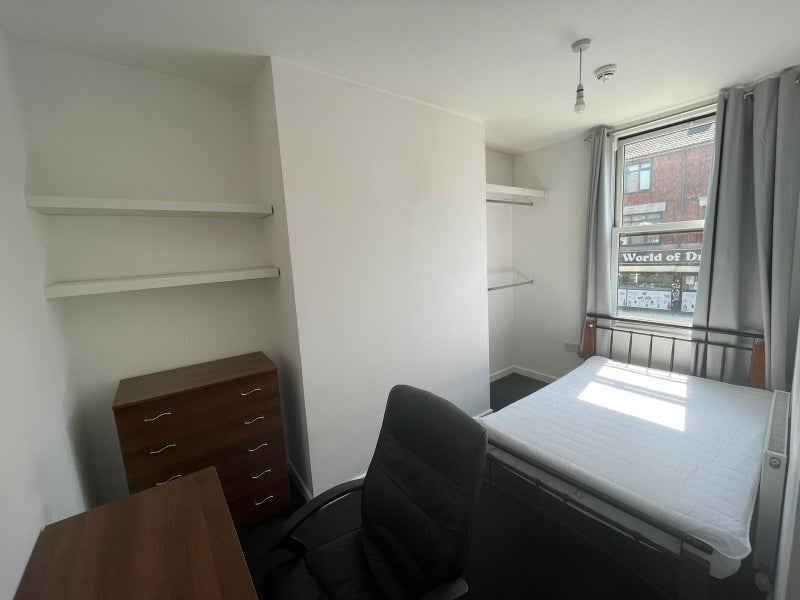 Room Alfreton Road in Nottingham