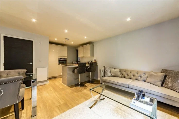Flat Brookfield Road in Wooburn Green