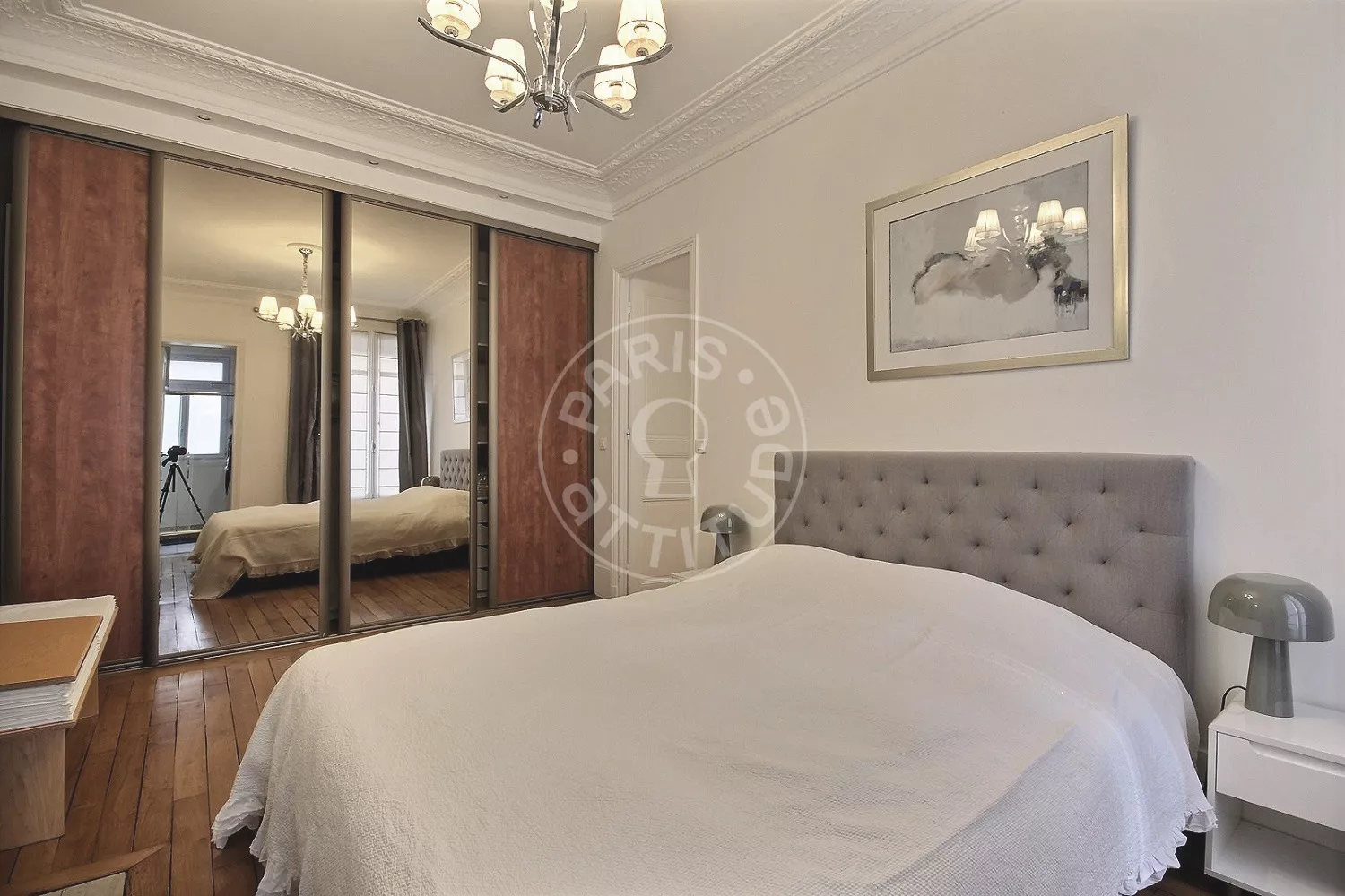 Flat Rue Faraday in Paris