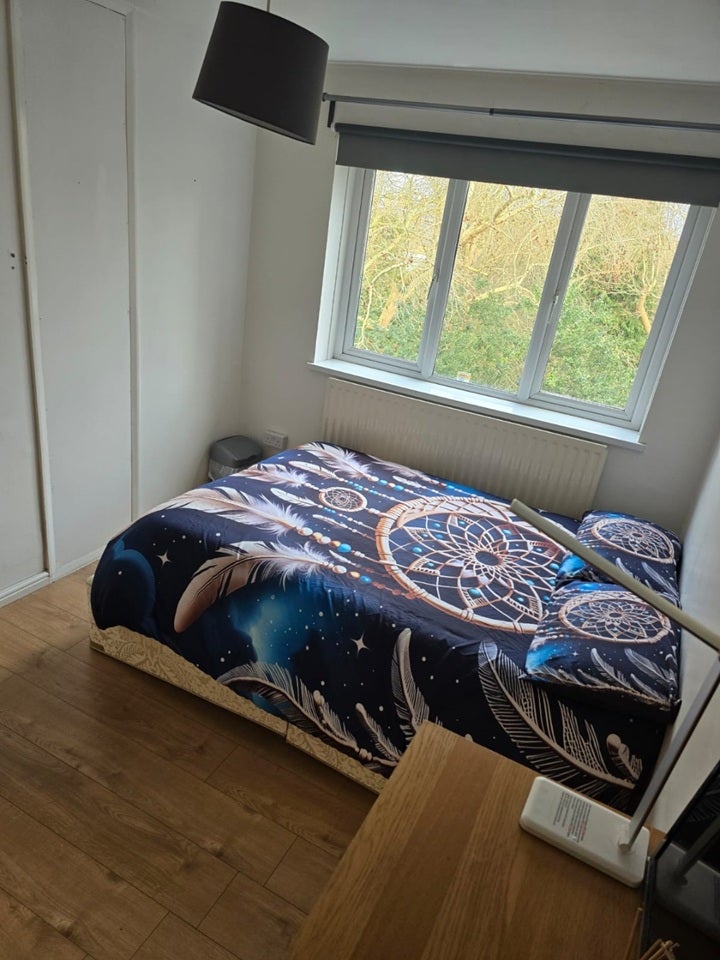 Room Tildesley Road in Greater London