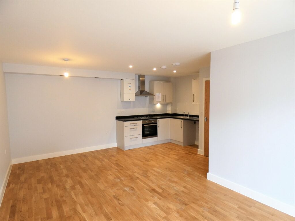 Flat York Road in Rushmoor