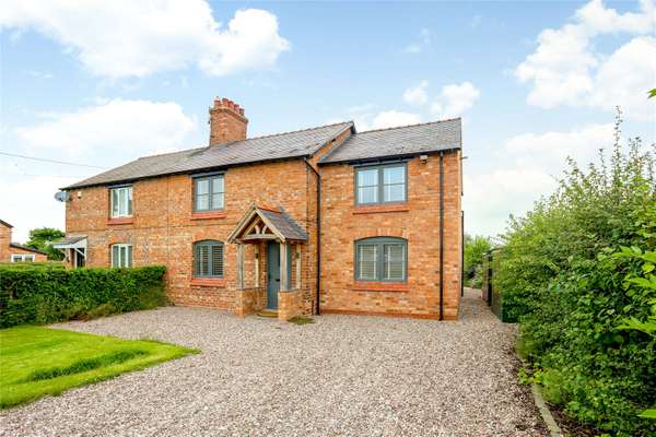 House Hoofield Lane in Clotton