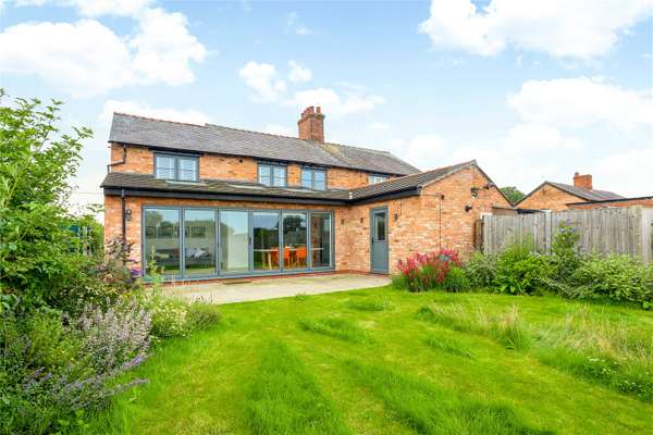 House Hoofield Lane in Clotton