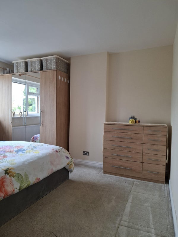 Room Broadbent Close in Whetstone