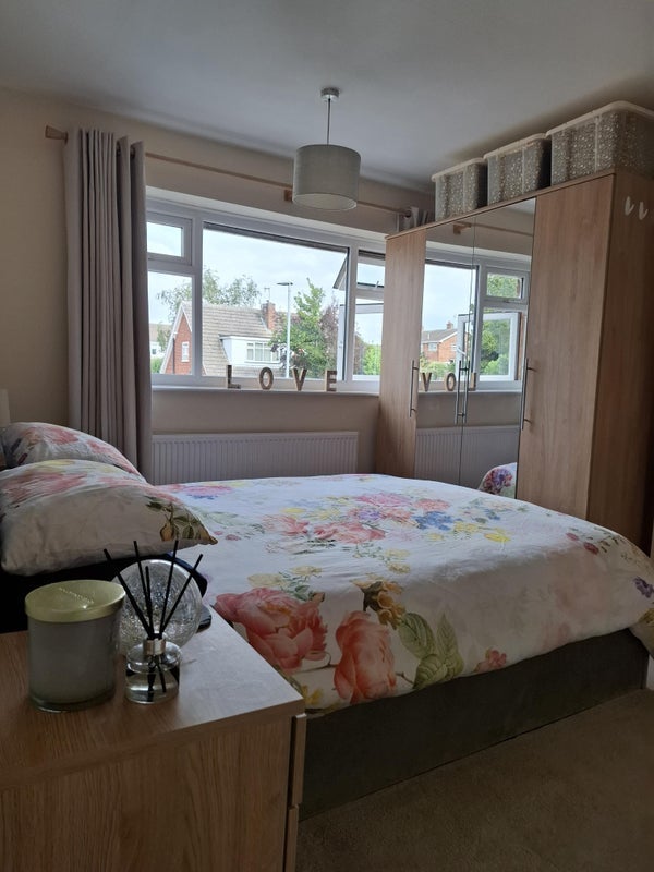 Room Broadbent Close in Whetstone