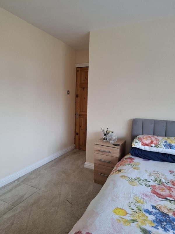 Room Broadbent Close in Whetstone
