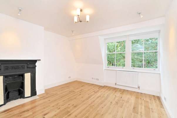 Flat Glenilla Road in Greater London