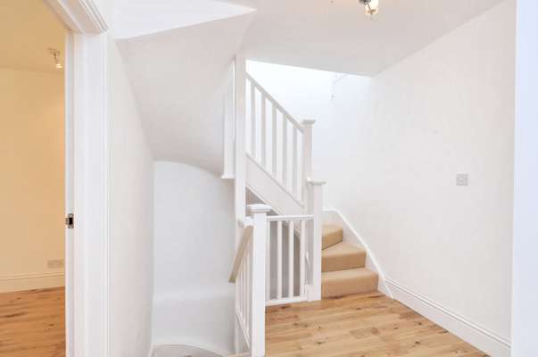 Flat Glenilla Road in Greater London