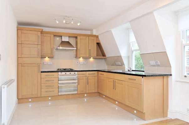 Flat Glenilla Road in Greater London
