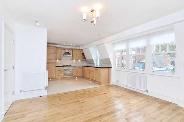 Flat Glenilla Road in Greater London