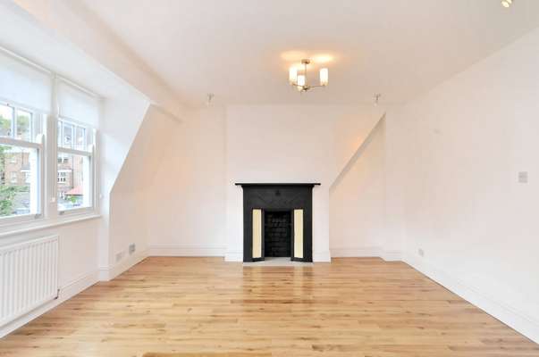 Flat Glenilla Road in Greater London