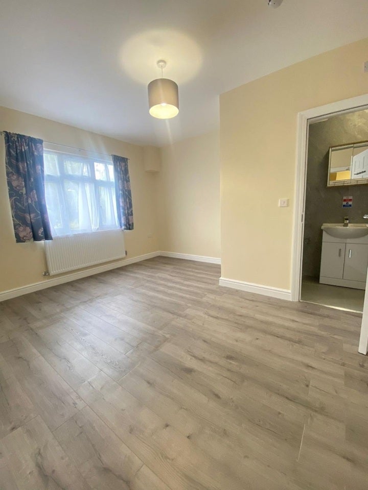 Room Foresters Drive in Greater London