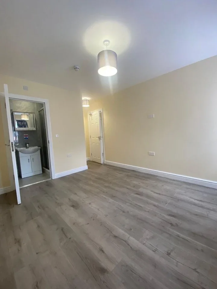 Room Foresters Drive in Greater London
