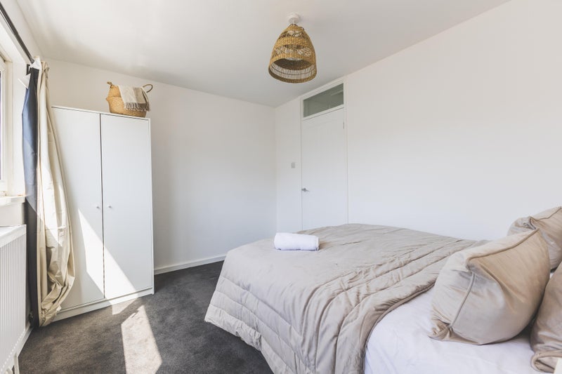 Room Marchbank Road in Greater London