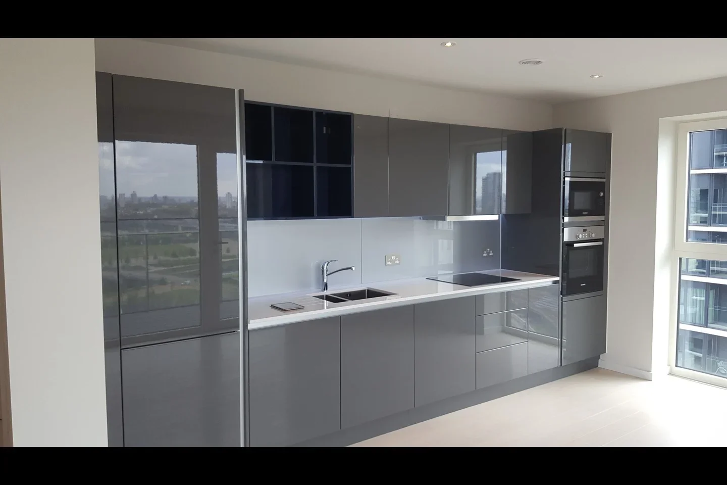 Flat Layard Street in Greater London
