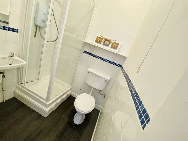 Room Ashgate Road in Sheffield