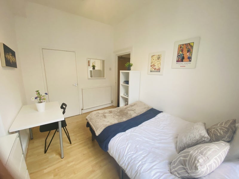Room Ashgate Road in Sheffield