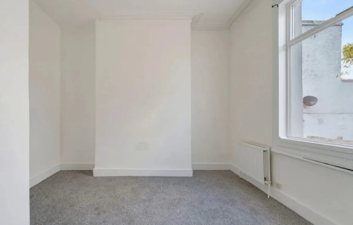 Flat Clifton Road in Greater London