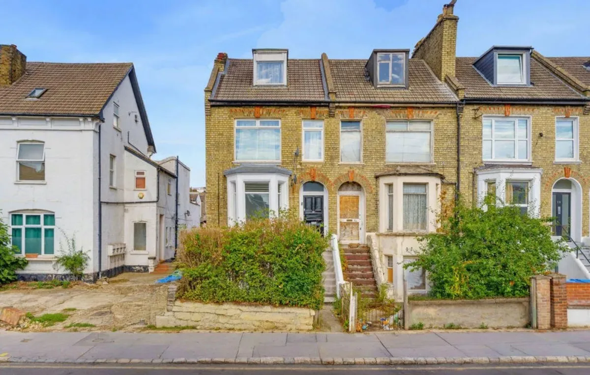 Flat Clifton Road in Greater London