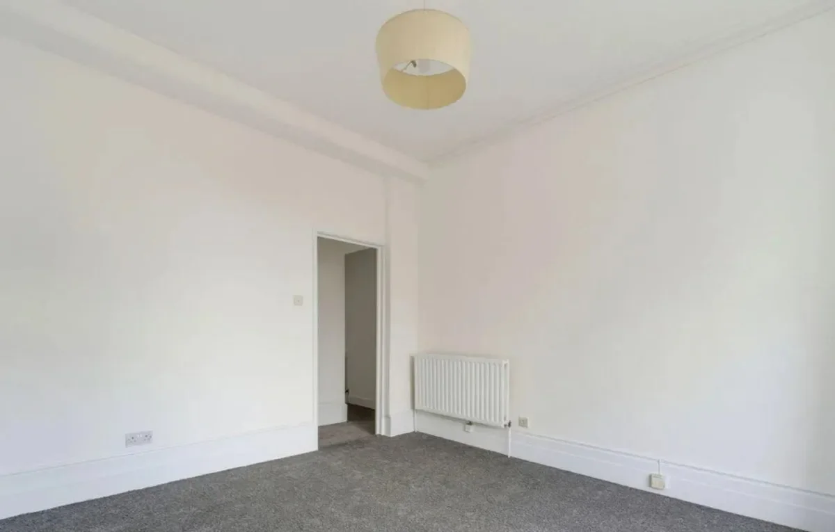 Flat Clifton Road in Greater London