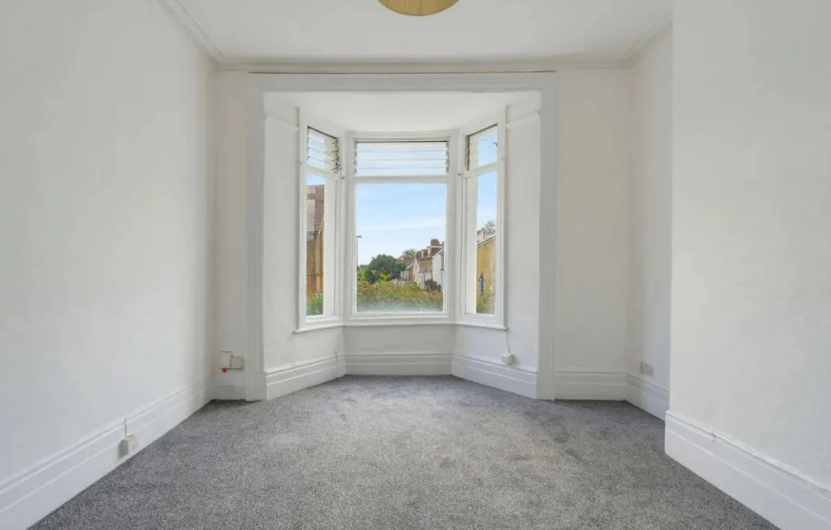 Flat Clifton Road in Greater London