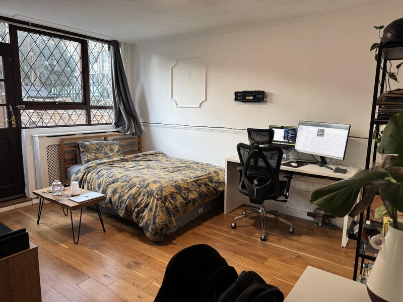 Flat Crondall Street in Greater London