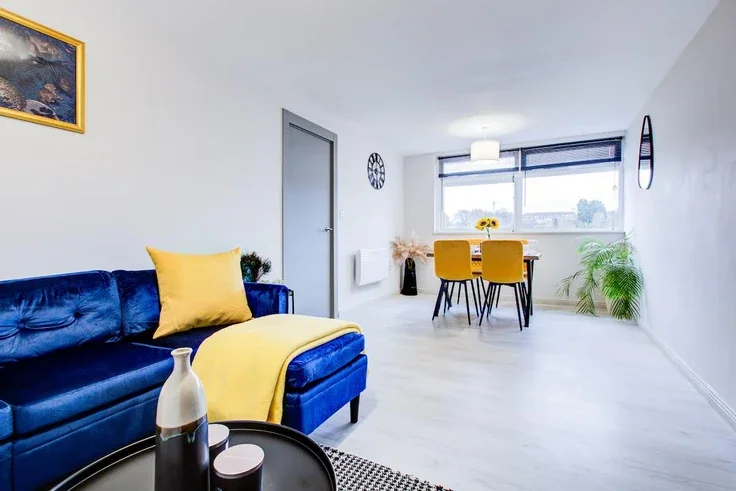 Flat Longland Way in High Wycombe