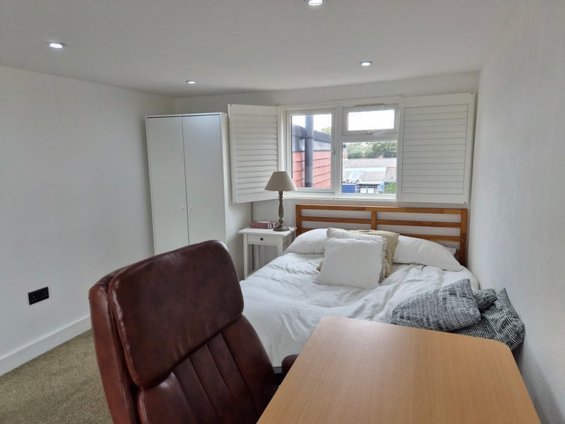 Room Whyteville Road in Greater London