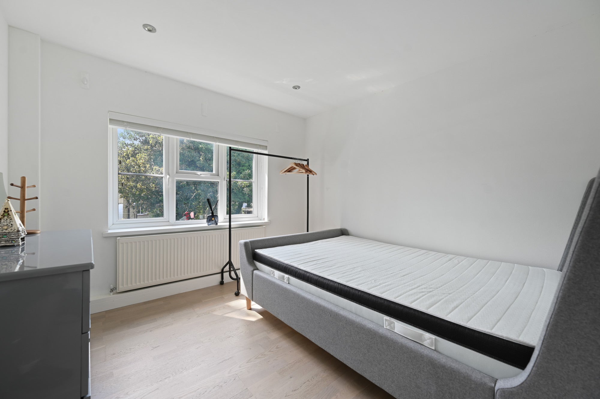Flat Hayman Crescent in Greater London