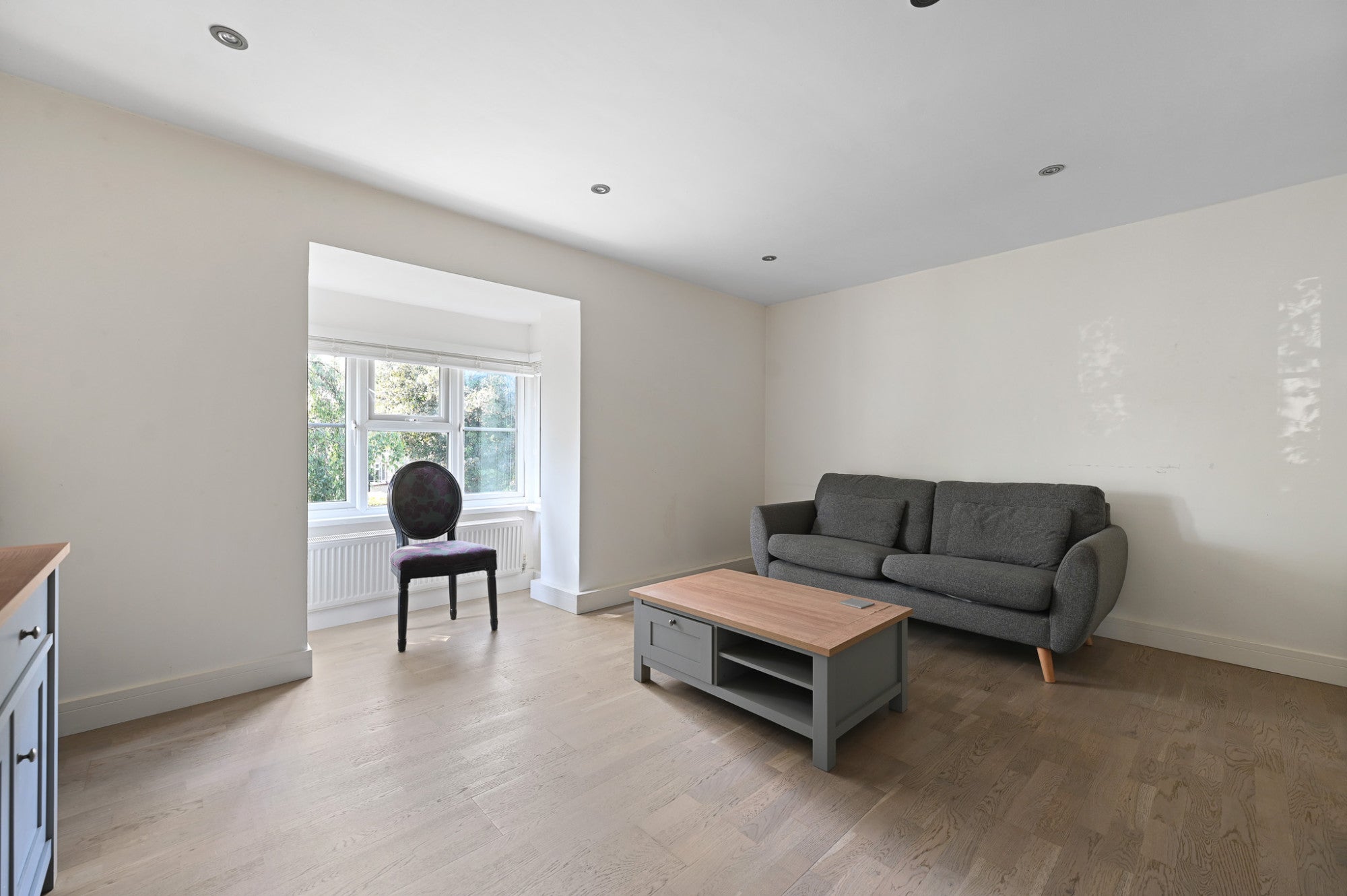 Flat Hayman Crescent in Greater London