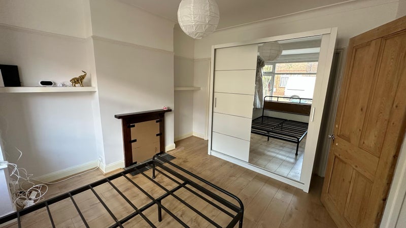 Room Sirdar Road in Greater London