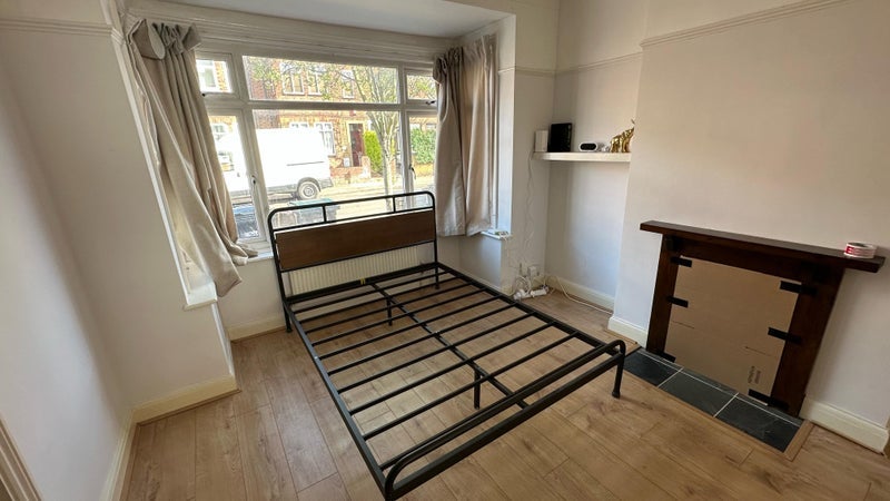 Room Sirdar Road in Greater London