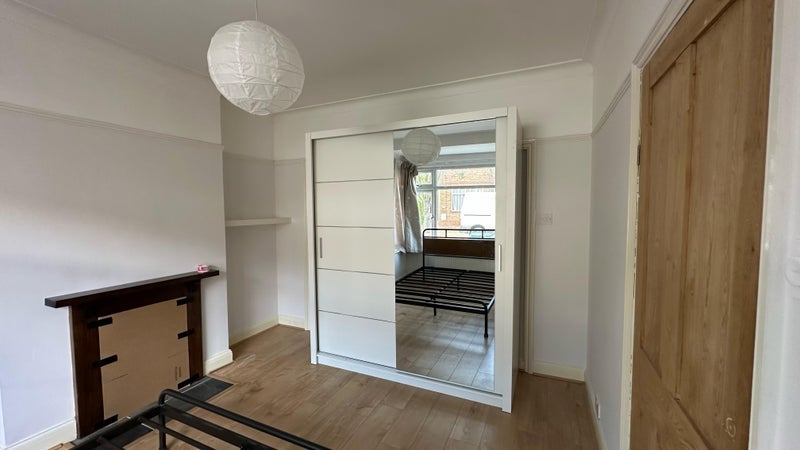 Room Sirdar Road in Greater London
