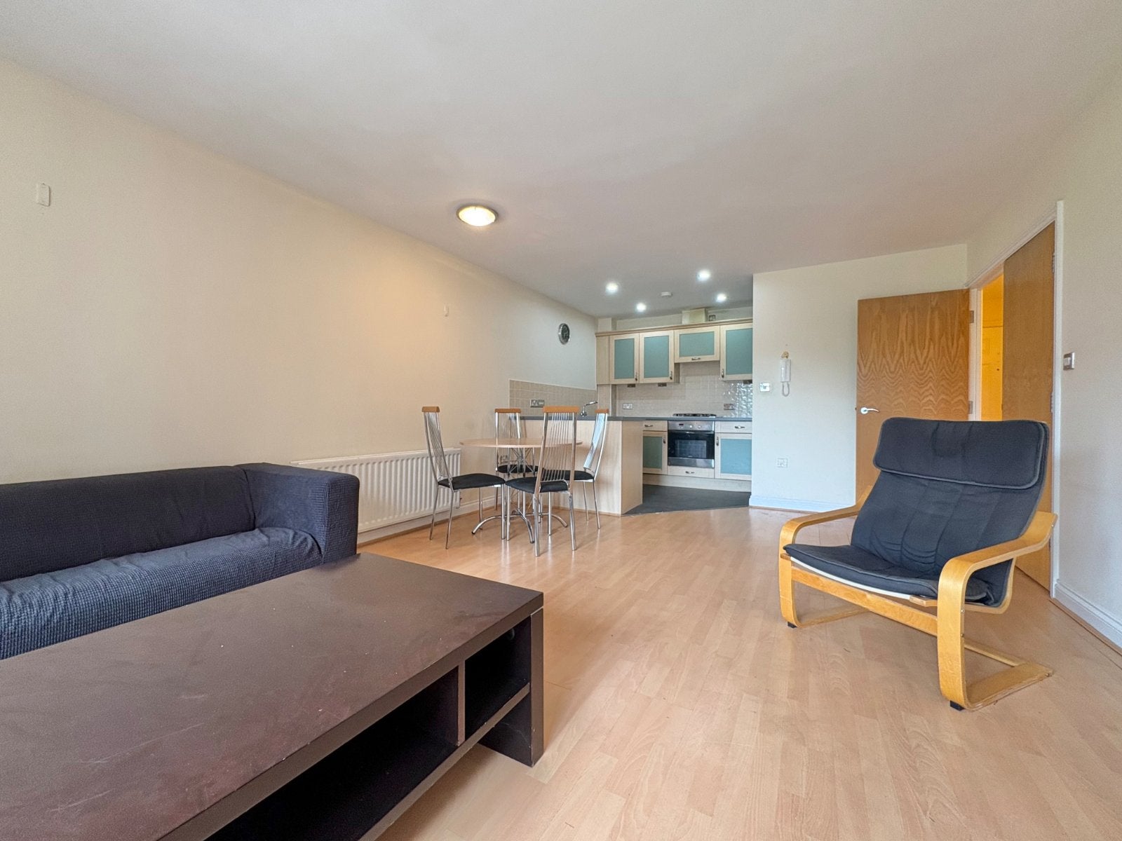 Flat Carisbrooke Road in Leeds