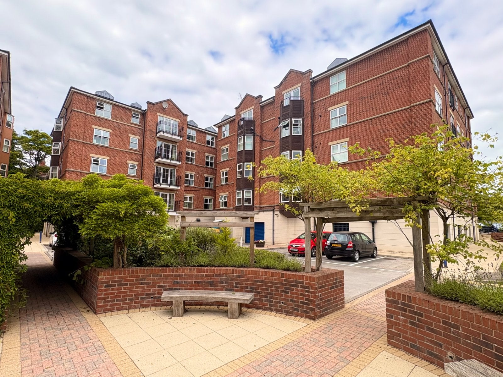 Flat Carisbrooke Road in Leeds