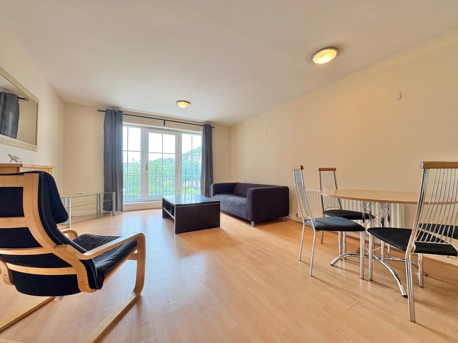 Flat Carisbrooke Road in Leeds