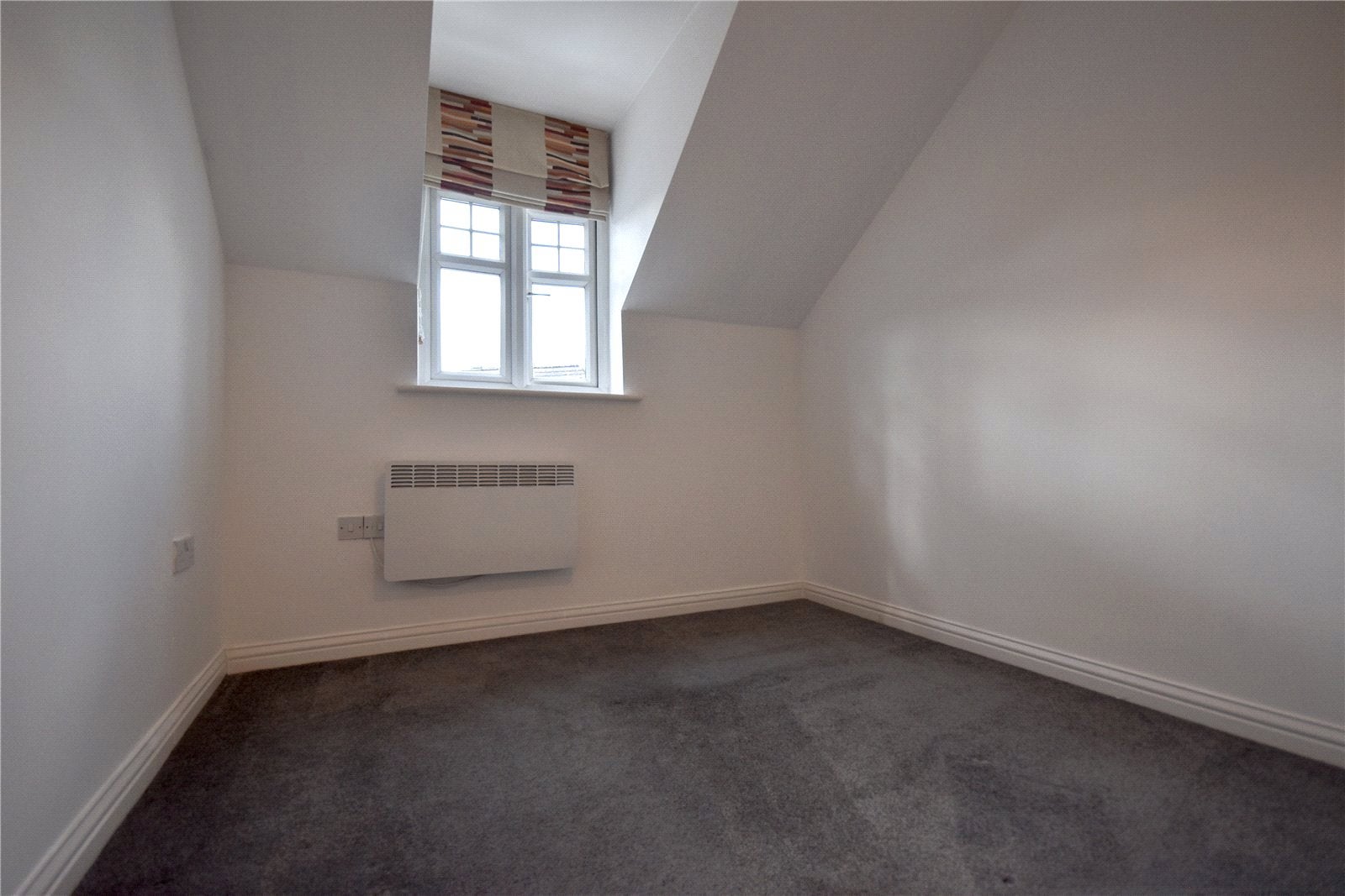 Flat Cedarwood Close in Manchester
