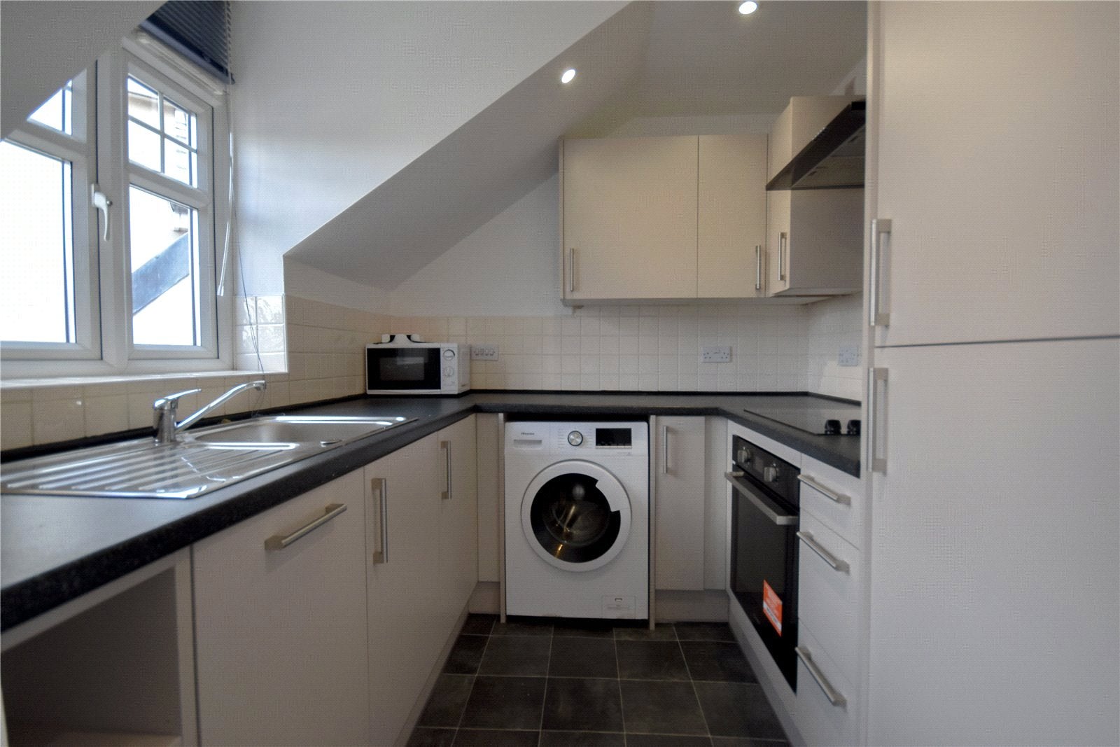 Flat Cedarwood Close in Manchester
