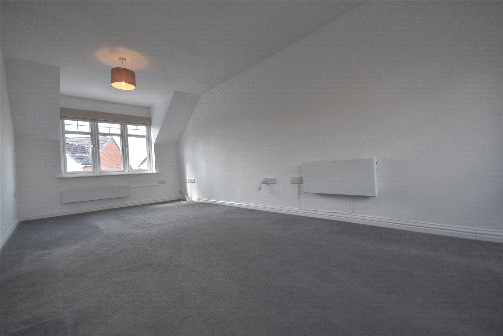 Flat Cedarwood Close in Manchester