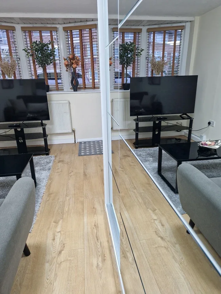 Flat Travellers Way in Greater London