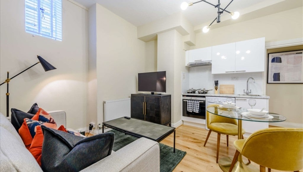 Flat Lodge Road in City of Westminster