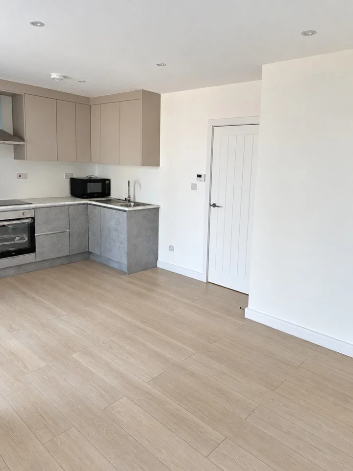Flat Thornhill Road in Greater London