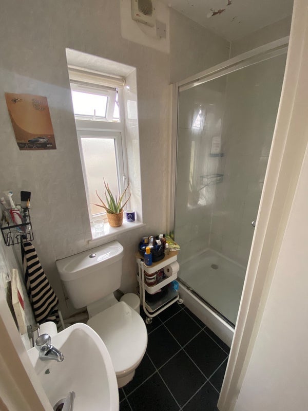 Room Seven Sisters Road in Greater London