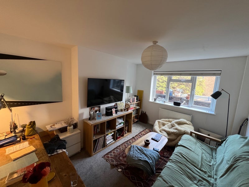 Room Seven Sisters Road in Greater London